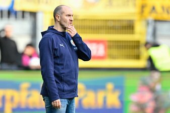 Hat kaum noch gesunde Spieler: Braunschweigs Trainer Daniel Scherning. Hat kaum noch gesunde Spieler: Braunschweigs Trainer Daniel Scherning.