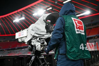 Die DFL versteigert derzeit die TV-Rechte der Fußball-Bundesliga. Die DFL versteigert derzeit die TV-Rechte der Fußball-Bundesliga.