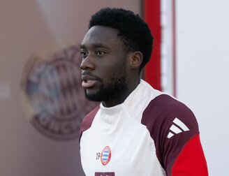 Alphonso Davies stand am Samstag bei Borussia Dortmund in der Startelf der Bayern. Alphonso Davies stand am Samstag bei Borussia Dortmund in der Startelf der Bayern.