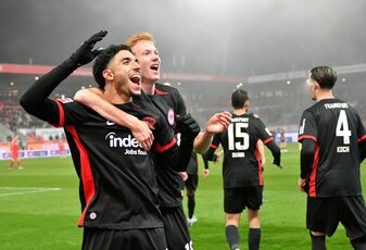 Doppeltorschütze Omar Marmoussh jubelt Doppeltorschütze Omar Marmoussh jubelt