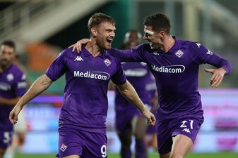 Nach schwerem Stand bei der Union kann Robin Gosens (rechts) beim AC Florenz in der Seria A wieder feiern. Hier mit Lucas Beltrán (links).(Photo by Gabriele Maltinti/Getty Images) Nach schwerem Stand bei der Union kann Robin Gosens (rechts) beim AC Florenz in der Seria A wieder feiern. Hier mit Lucas Beltrán (links).(Photo by Gabriele Maltinti/Getty Images)