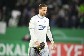 Pokal-Aus nach eigenem Patzer: Hoffenheims Torwart Oliver Baumann. Pokal-Aus nach eigenem Patzer: Hoffenheims Torwart Oliver Baumann.