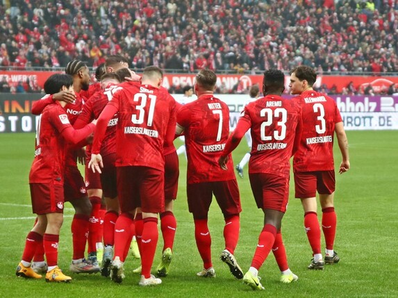 Lauf geht weiter: Lautern feiert Derbysieg gegen Karlsruhe