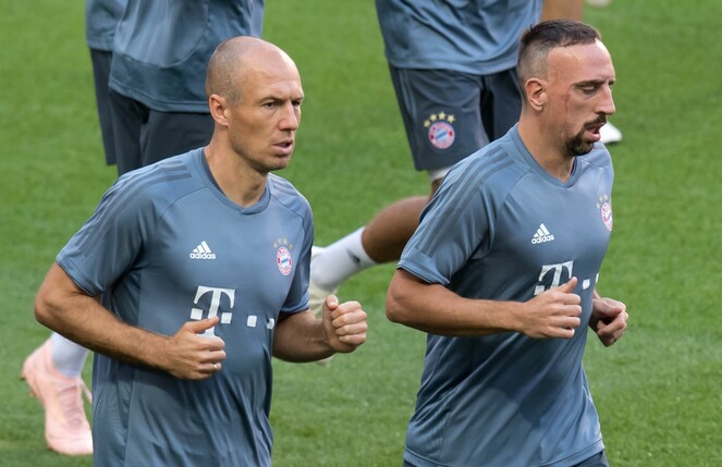 Arjen Robben (l) und Franck Ribery sind Ideengeber für die heutige Bayern-Generation.