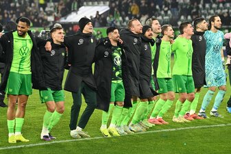 Die Spieler des VfL Wolfsburg nach dem 4:3-Sieg gegen Mainz 05. Die Spieler des VfL Wolfsburg nach dem 4:3-Sieg gegen Mainz 05.
