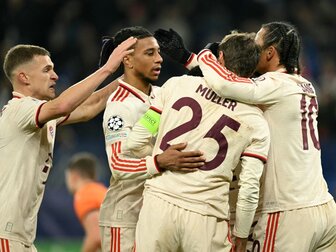Bayern siegt zum Jubiläum auf Schalke Bayern siegt zum Jubiläum auf Schalke