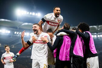 Stuttgarter Jubel: Josha Vagnoman (oben) traf zum zwischenzeitlichen 3:1. Stuttgarter Jubel: Josha Vagnoman (oben) traf zum zwischenzeitlichen 3:1.
