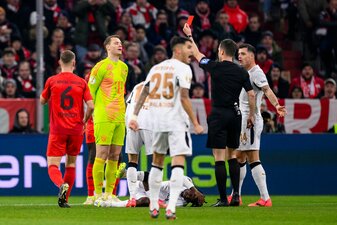 Manuel Neuers Einspruch gegen die Sperre im DFB-Pokal bleibt erfolglos. Manuel Neuers Einspruch gegen die Sperre im DFB-Pokal bleibt erfolglos.