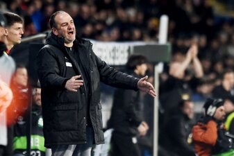 Heidenheims Trainer Frank Schmidt war mit dem Conference-League-Spiel bei Istanbul Basaksehir überhaupt nicht zufrieden. Heidenheims Trainer Frank Schmidt war mit dem Conference-League-Spiel bei Istanbul Basaksehir überhaupt nicht zufrieden.
