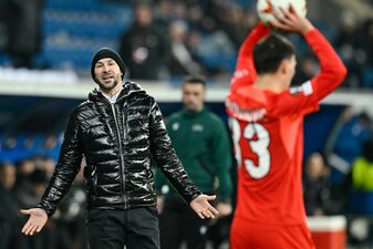 Wieder kein Sieg für Hoffenheims Trainer Christian Ilzer. Wieder kein Sieg für Hoffenheims Trainer Christian Ilzer.