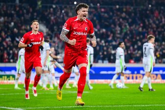 Freiburgs Lukas Kübler erzielte gegen Wolfsburg einen Doppelpack. Freiburgs Lukas Kübler erzielte gegen Wolfsburg einen Doppelpack.