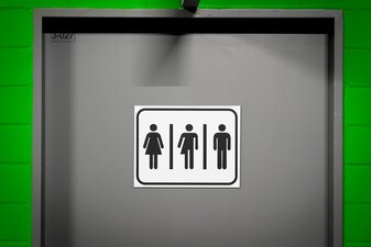 Der VfL Wolfsburg bietet in seinem Stadion genderneutrale Toiletten an. Der VfL Wolfsburg bietet in seinem Stadion genderneutrale Toiletten an.