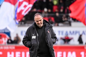Herausfordernde Zeiten: Trainer Frank Schmidt und Heidenheim kämpfen gegen die Krise. Herausfordernde Zeiten: Trainer Frank Schmidt und Heidenheim kämpfen gegen die Krise.