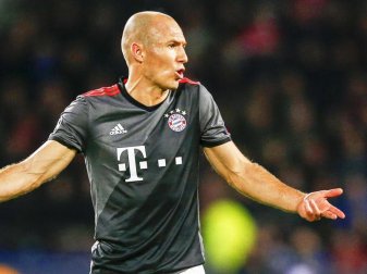 Robert Lewandowski (l) schoss beide Treffer für die Bayern. Foto: Joep Leenen Robert Lewandowski (l) schoss beide Treffer für die Bayern. Foto: Joep Leenen