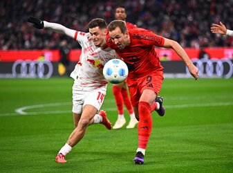 Harry Kane (r), hier im Zweikampf mit Leipzigs Christoph Baumgartner, tat der Offensiv-Abteilung des FC Bayern gut. Harry Kane (r), hier im Zweikampf mit Leipzigs Christoph Baumgartner, tat der Offensiv-Abteilung des FC Bayern gut.