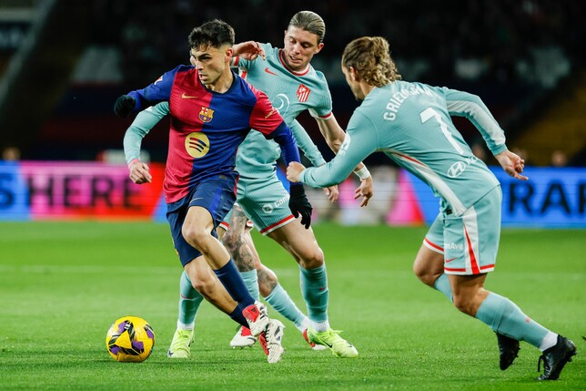 Barcelonas Torschütze Petri (links) war von Atlético oft nicht zu stoppen