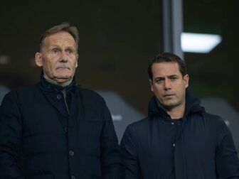 "Riesenherausforderung": Ricken schwört BVB auf 2025 ein "Riesenherausforderung": Ricken schwört BVB auf 2025 ein