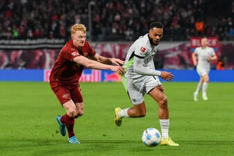 Vertragsverlängerung? Lukas Nmecha (r.) ist nur noch bis Sommer 2025 an den VfL Wolfsburg gebunden. | Foto: Luciano Lima/Getty Images Vertragsverlängerung? Lukas Nmecha (r.) ist nur noch bis Sommer 2025 an den VfL Wolfsburg gebunden. | Foto: Luciano Lima/Getty Images