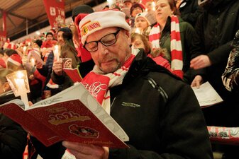 Das Weihnachtssingen ist beim 1. FC Union Berlin gute Tradition. Das Weihnachtssingen ist beim 1. FC Union Berlin gute Tradition.