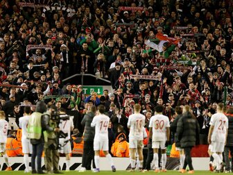 Augsburgs Schlotterbeck träumt vom Europapokal in Anfield Augsburgs Schlotterbeck träumt vom Europapokal in Anfield