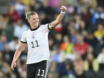 "Die Wand eingerissen": Popp sieht EM 2022 als Wendepunkt "Die Wand eingerissen": Popp sieht EM 2022 als Wendepunkt