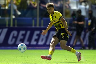 Julian Hettwer hat bisher elf Tore für die zweite Mannschaft von Borussia Dortmund geschossen. Foto: Pakawich Damrongkiattisak/Getty Images Julian Hettwer hat bisher elf Tore für die zweite Mannschaft von Borussia Dortmund geschossen. Foto: Pakawich Damrongkiattisak/Getty Images