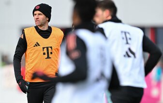 Thomas Müller: Die Meisterschale muss zurück nach München. Thomas Müller: Die Meisterschale muss zurück nach München.