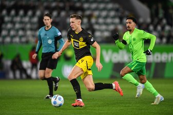 Der BVB möchte mit Führungsspieler Schlotterbeck verlängern. Der BVB möchte mit Führungsspieler Schlotterbeck verlängern.