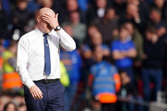 Unter Dyche gewann Everton nur eins seiner letzten elf Liga-Spiele. Unter Dyche gewann Everton nur eins seiner letzten elf Liga-Spiele.