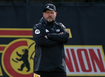 Er steht vor seinem Debüt als Trainer des 1. FC Union Berlin Er steht vor seinem Debüt als Trainer des 1. FC Union Berlin
