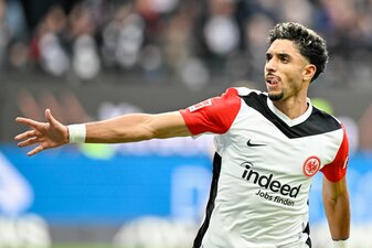 Frankfurt-Stürmer Omar Marmoush steht auf dem Wunschzettel von Manchester City. Frankfurt-Stürmer Omar Marmoush steht auf dem Wunschzettel von Manchester City.