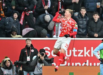 Der Mainzer Kapitän Jonathan Burkardt schließt einen Wechsel in der Winterpause aus. Der Mainzer Kapitän Jonathan Burkardt schließt einen Wechsel in der Winterpause aus.