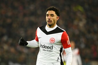 Vor dem Absprung: Eintracht Frankfurts Omar Marmoush. Vor dem Absprung: Eintracht Frankfurts Omar Marmoush.