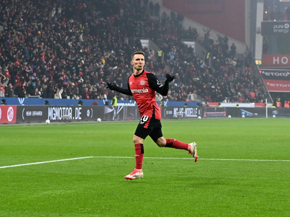 Traumhafter Grimaldo-Freistoß: Bayer besteht gegen Mainz