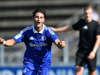 Schalke bindet Offensivtalent Gulasi bis 2028 Schalke bindet Offensivtalent Gulasi bis 2028