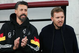 Sandro Wagner (l) will mindestens bis zur WM 2026 an der Seite von Julian Nagelsmann bleiben. Sandro Wagner (l) will mindestens bis zur WM 2026 an der Seite von Julian Nagelsmann bleiben.