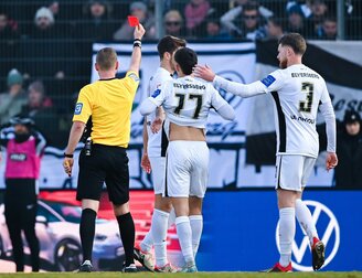 Foto: 5:2 nach 0:2 - Magdeburg dreht Spiel und ist Zweiter