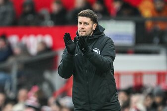 Foto: Trainer Hürzeler gewinnt mit Brighton im Old Trafford