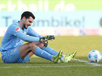OP bei Eintracht-Keeper: Zu Null mit gebrochenem Daumen OP bei Eintracht-Keeper: Zu Null mit gebrochenem Daumen