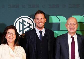 Julian Nagelsmann (m) verfolgt mit der Nationalmannschaft einen klaren Titelplan. Julian Nagelsmann (m) verfolgt mit der Nationalmannschaft einen klaren Titelplan.