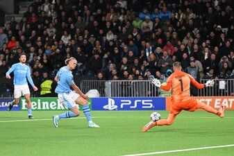 Champions-League-Erfahrung für 1. FC Köln: Racioppi (rechts) soll aus England kommen. Foto: Christian Kaspar-Bartke/Getty Images Champions-League-Erfahrung für 1. FC Köln: Racioppi (rechts) soll aus England kommen. Foto: Christian Kaspar-Bartke/Getty Images