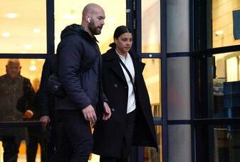 Fußballspielerin Sam Kerr (r) erhebt schwere Vorwürfe gegen einen Polizisten Fußballspielerin Sam Kerr (r) erhebt schwere Vorwürfe gegen einen Polizisten