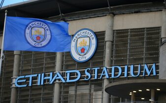Manchester City geht rechtlich gegen die Sponsoring-Regeln der Premier League vor. Manchester City geht rechtlich gegen die Sponsoring-Regeln der Premier League vor.