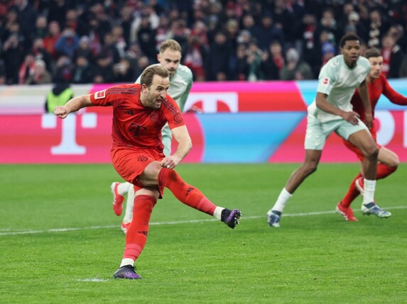 Bei Kanes Elfmetern: Im Training schaut Neuer nur zu