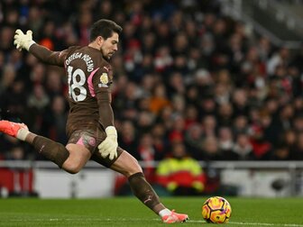 Nach Ortega-Eigentor: Manchester City wendet Blamage ab Nach Ortega-Eigentor: Manchester City wendet Blamage ab