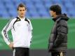 Joachim Löw (r.) freut sich über das Engagement von Miroslav Klose beim DFB. Foto: Maurizio Gambarini