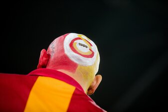 Adana Demirspor verlässt in einem türkischen Erstliga-Spiel bei Galatasaray aus Protest das Spielfeld. Adana Demirspor verlässt in einem türkischen Erstliga-Spiel bei Galatasaray aus Protest das Spielfeld.