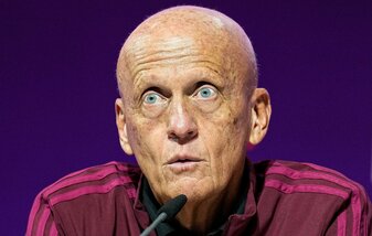 Das WM-Finale 2002 dauerte etwas länger, damit Schiedsrichter Pierluigi Collina sich den Ball sichern konnte. (Foto: Archiv) Das WM-Finale 2002 dauerte etwas länger, damit Schiedsrichter Pierluigi Collina sich den Ball sichern konnte. (Foto: Archiv)