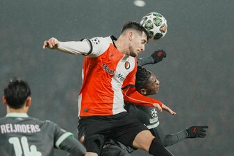 Feyenoord Rotterdam um Jakub Moder (l) setzte sich im Playoff-Hinspiel gegen AC Mailand durch Feyenoord Rotterdam um Jakub Moder (l) setzte sich im Playoff-Hinspiel gegen AC Mailand durch
