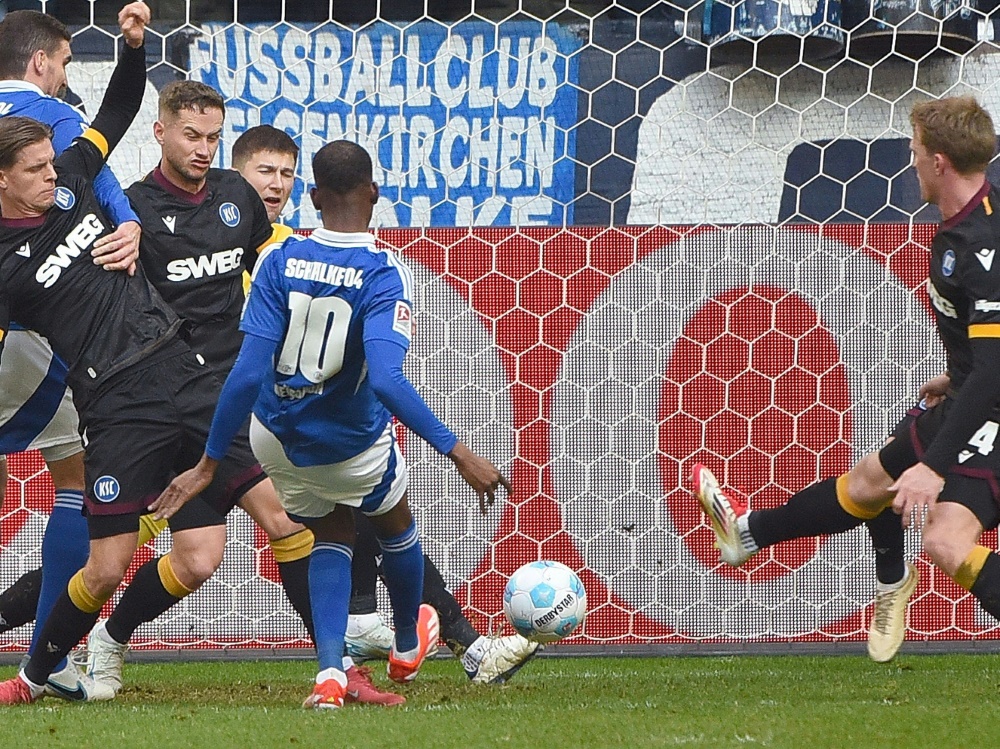 Schalke setzt sich von Abstiegszone wieder ab